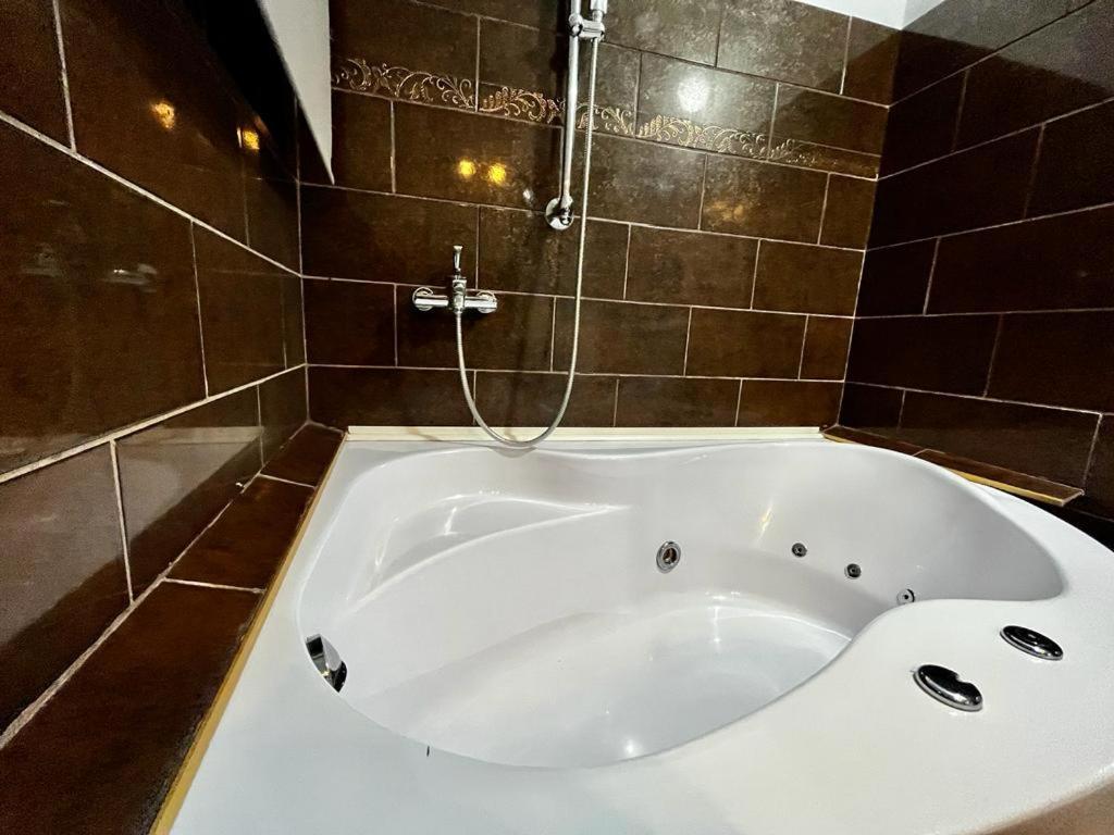 Kpm Downtown Apartments Bucharest Luaran gambar