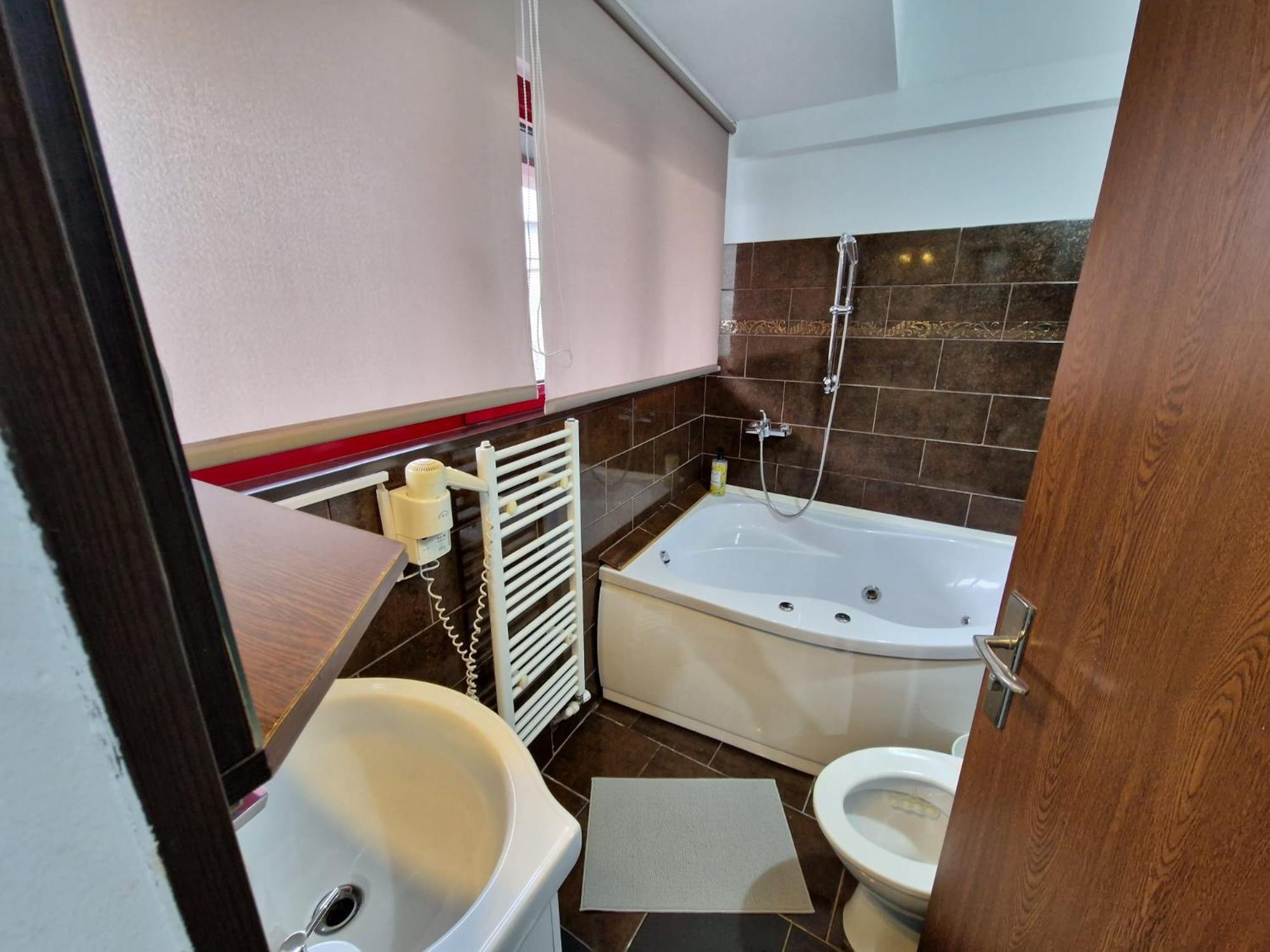 Kpm Downtown Apartments Bucharest Luaran gambar